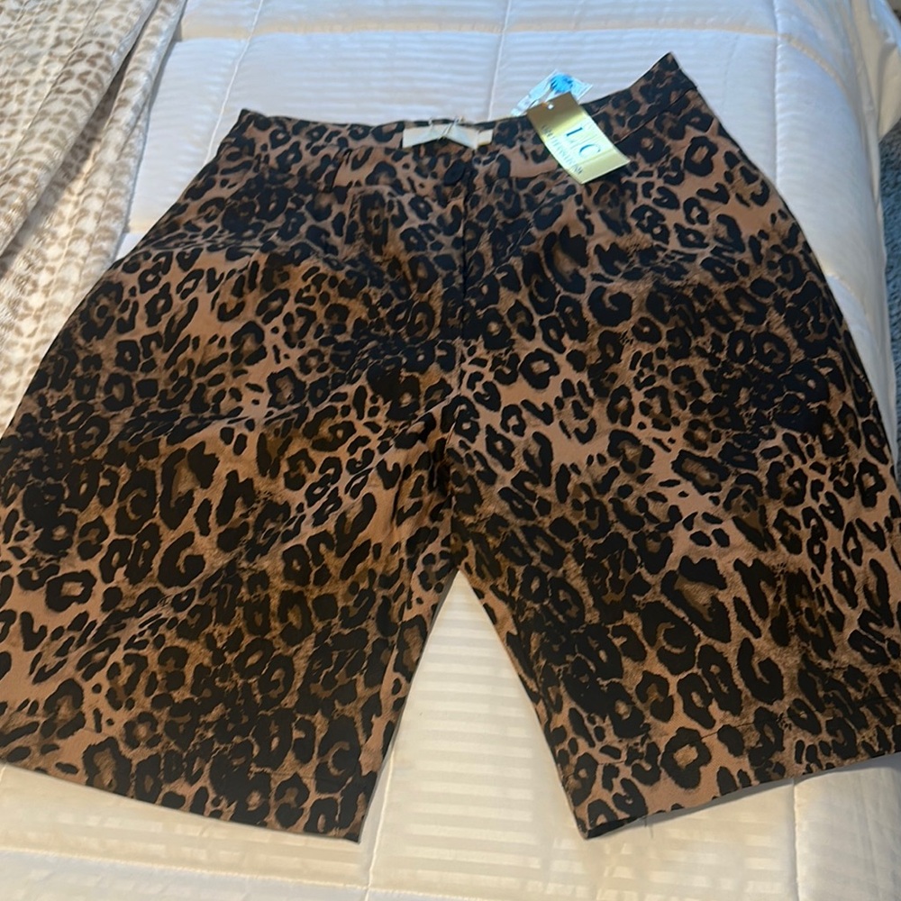 Leopard Print Women's Bermuda Shorts